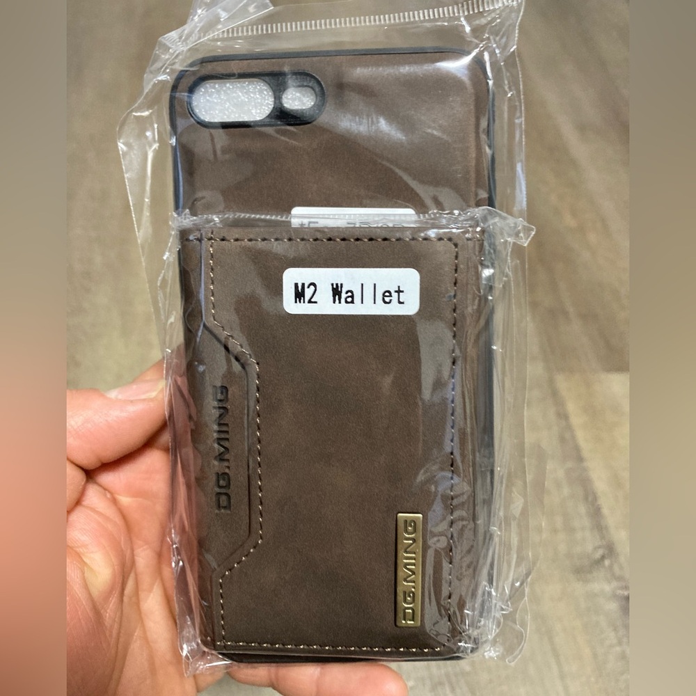 NWT Dtech Brown Magnetic Removable Trifold Wallet Case (iPhone 7 Plus/8 Plus)